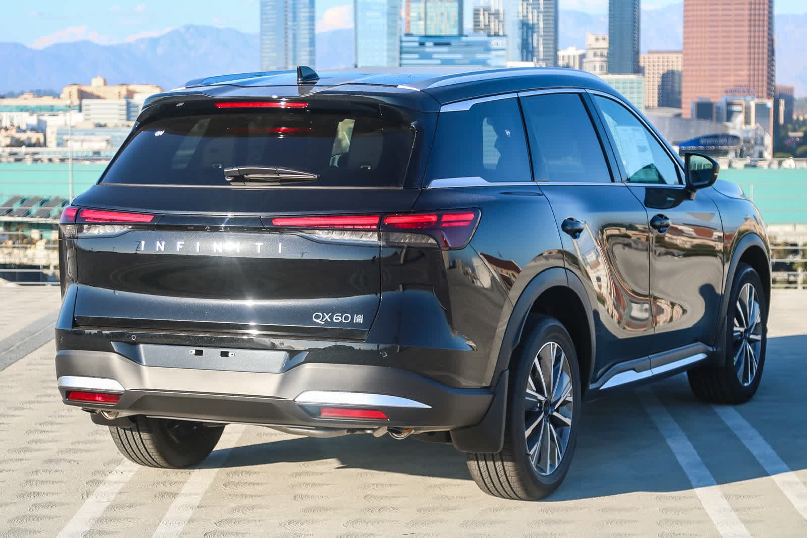 Thumbnail: 2026 INFINITI QX60 - 6