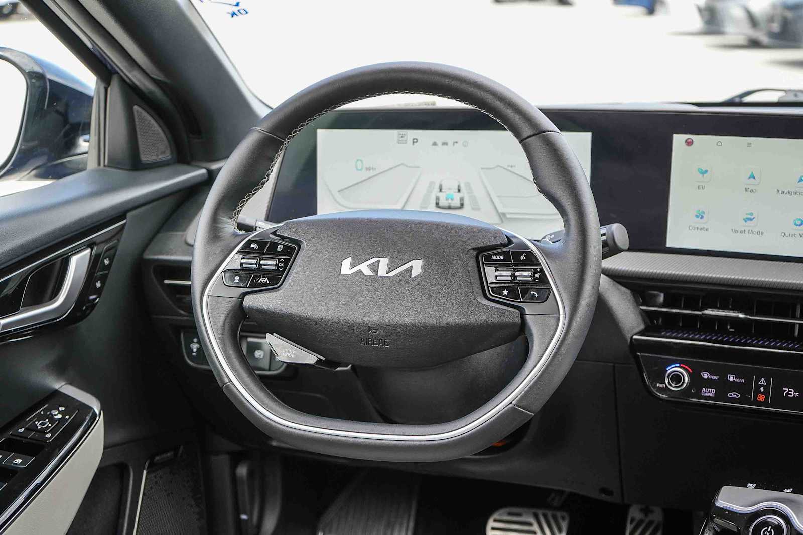 Thumbnail: 2022 Kia EV6 - 16