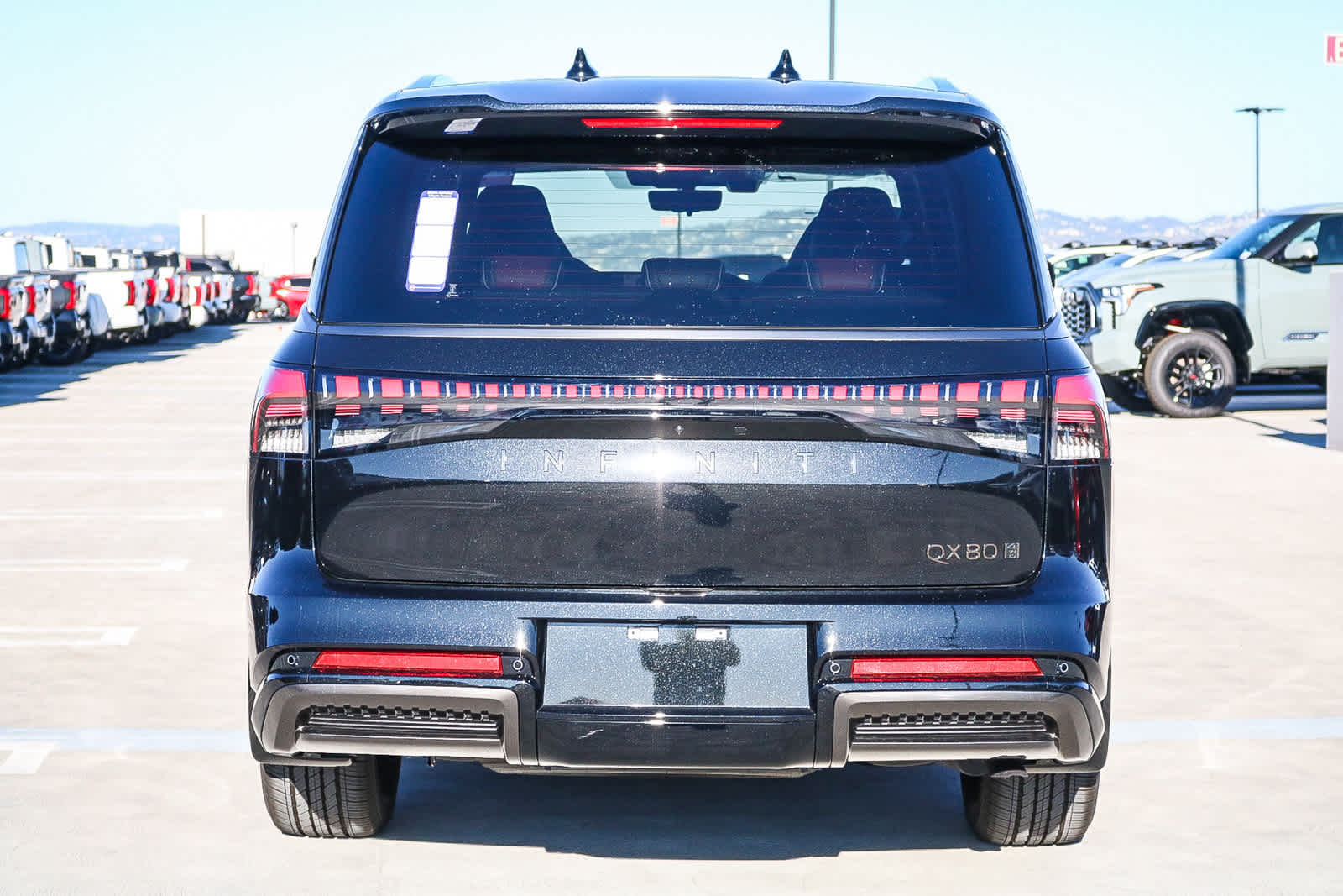 Thumbnail: 2026 INFINITI QX80 - 7