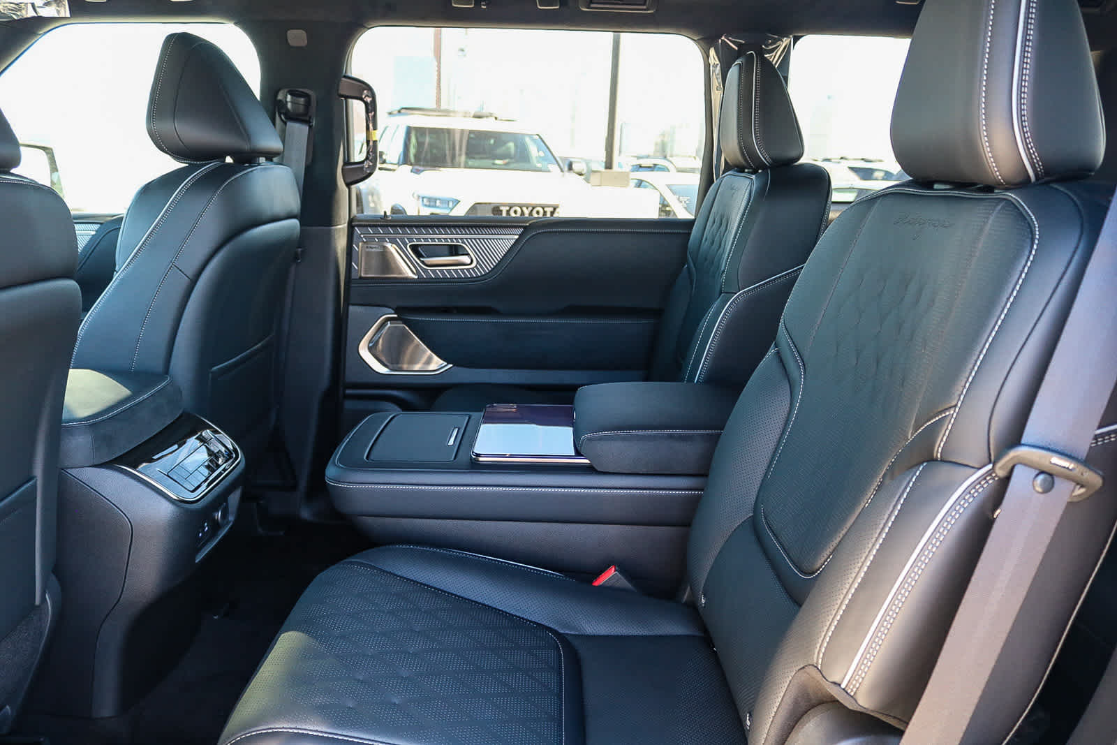 Thumbnail: 2026 INFINITI QX80 - 20