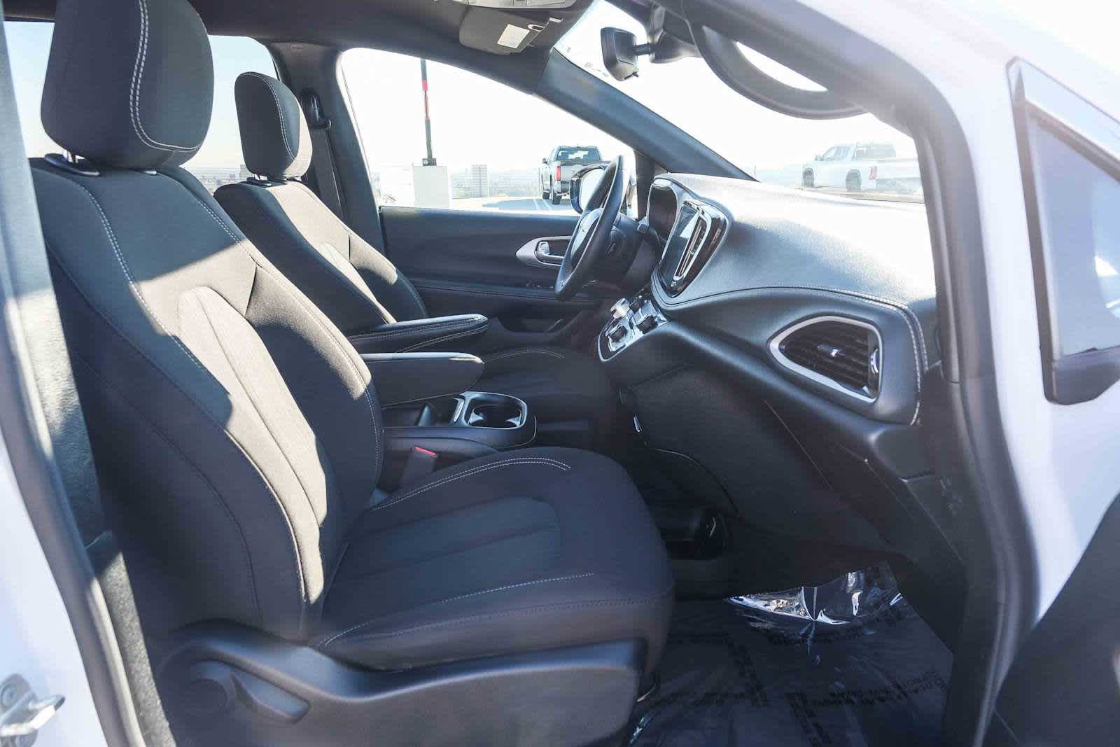 Thumbnail: 2024 Chrysler Pacifica - 16