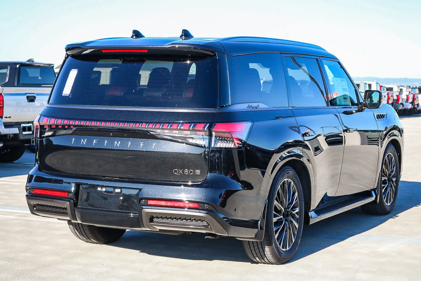 Thumbnail: 2026 INFINITI QX80 - 6