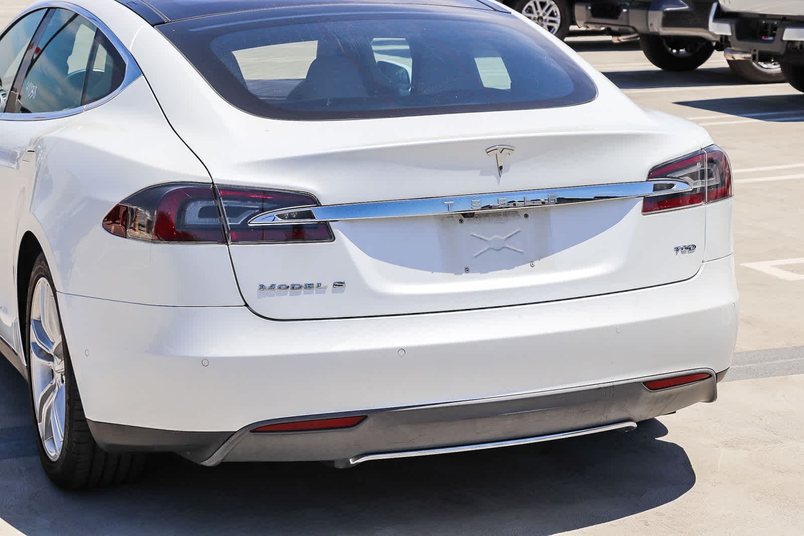 Thumbnail: 2015 Tesla Model S - 10