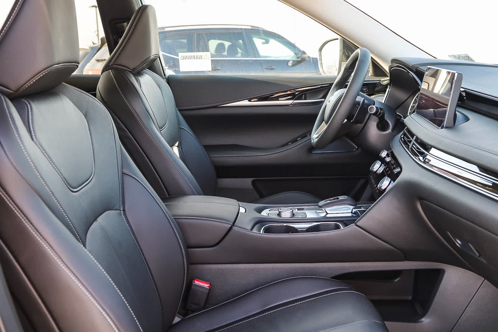 Thumbnail: 2025 INFINITI QX60 - 18