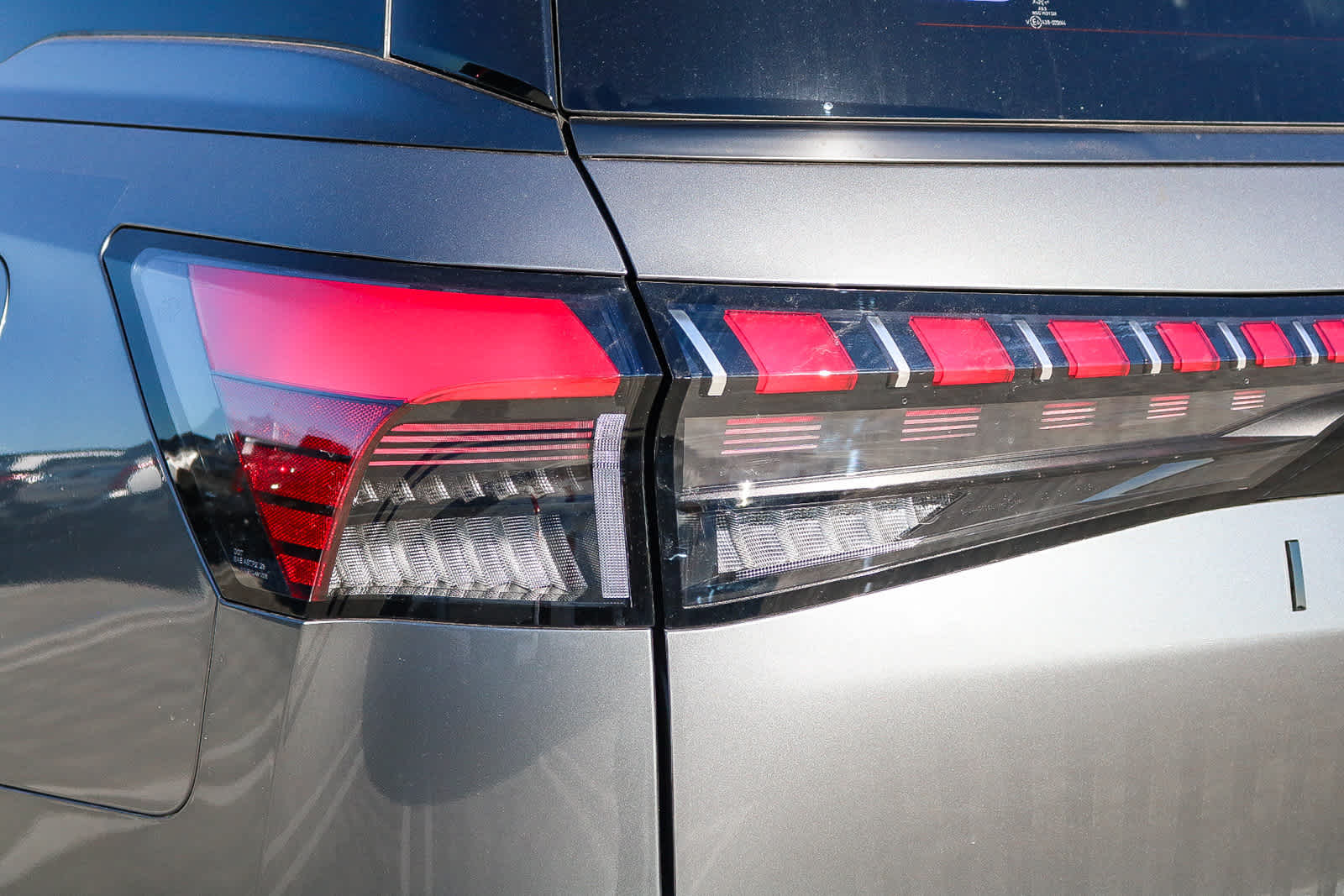 Thumbnail: 2026 INFINITI QX80 - 10