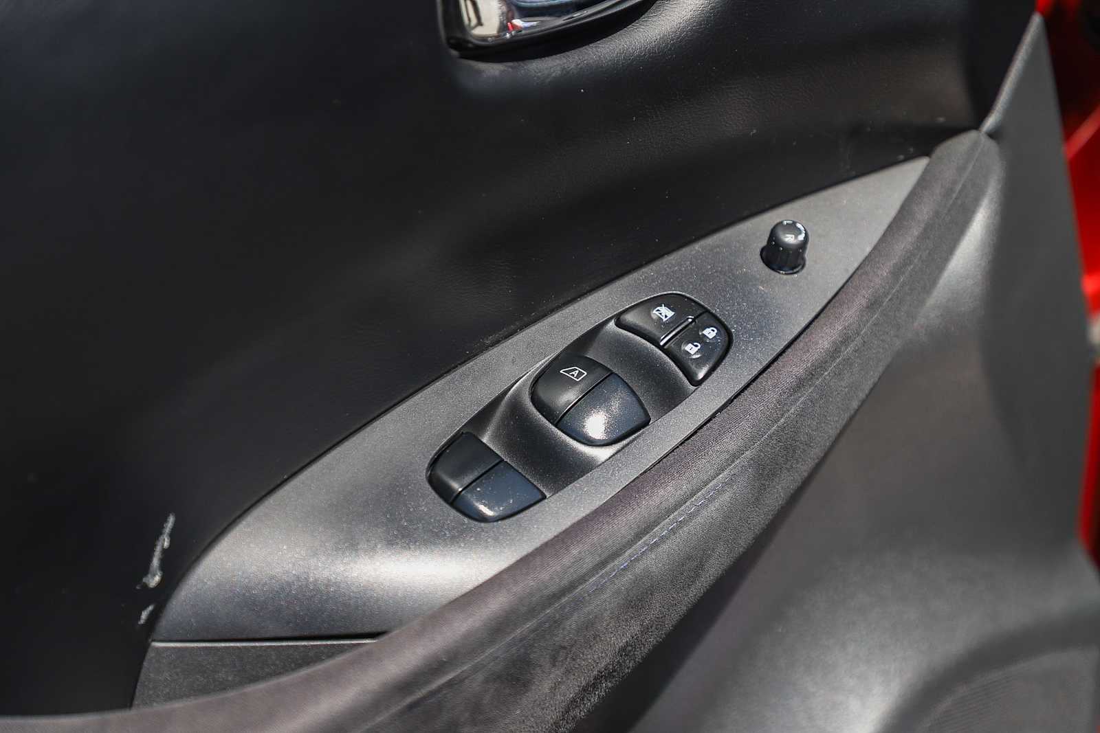 Thumbnail: 2013 Nissan Leaf - 19