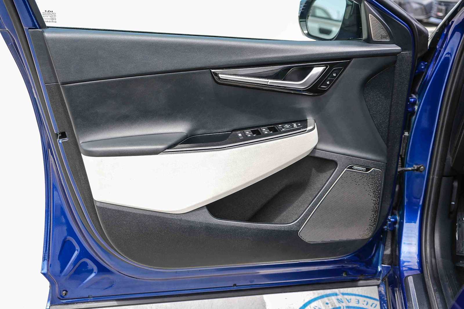 Thumbnail: 2022 Kia EV6 - 22