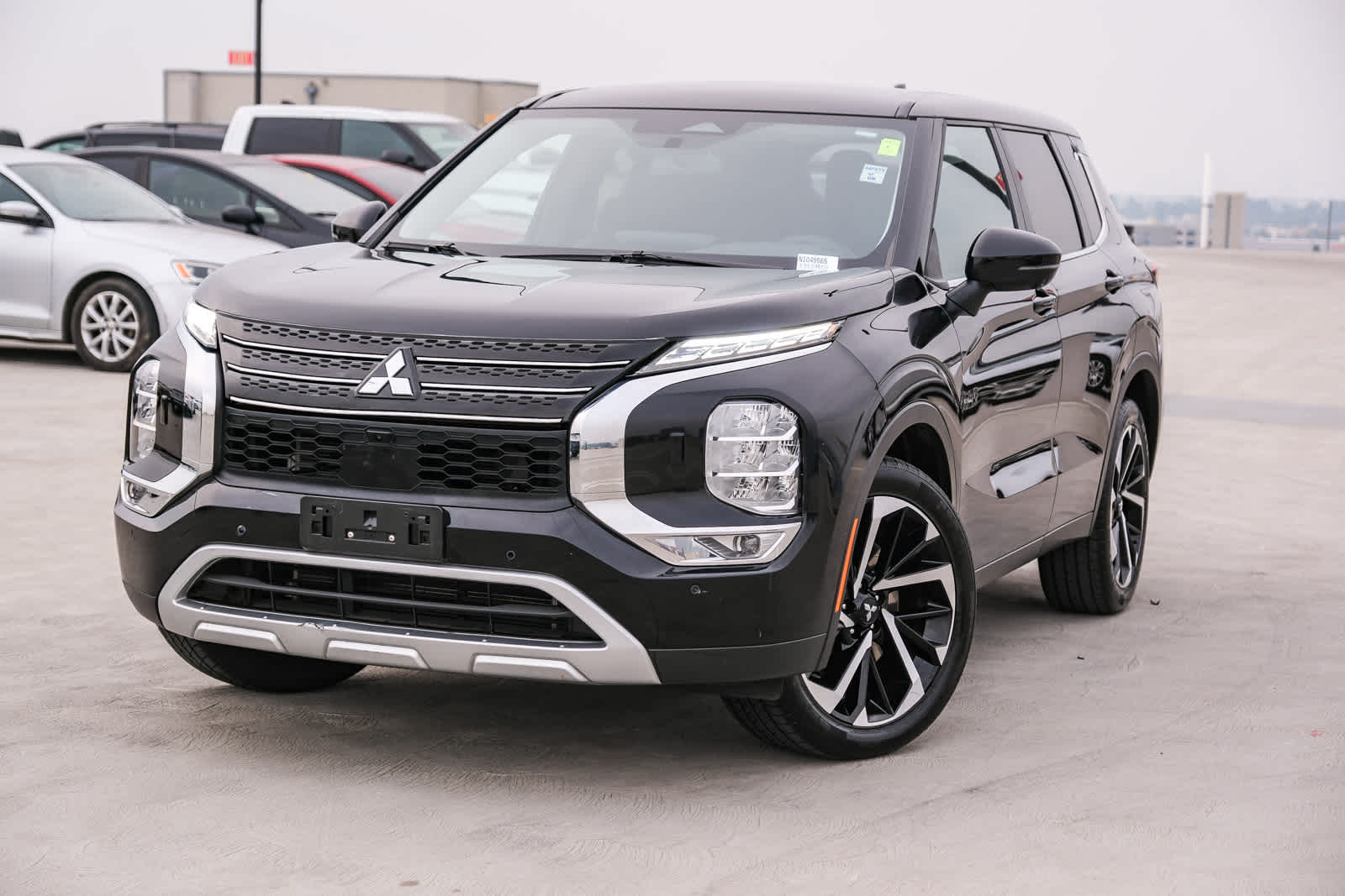 Thumbnail: 2024 Mitsubishi Outlander - 1