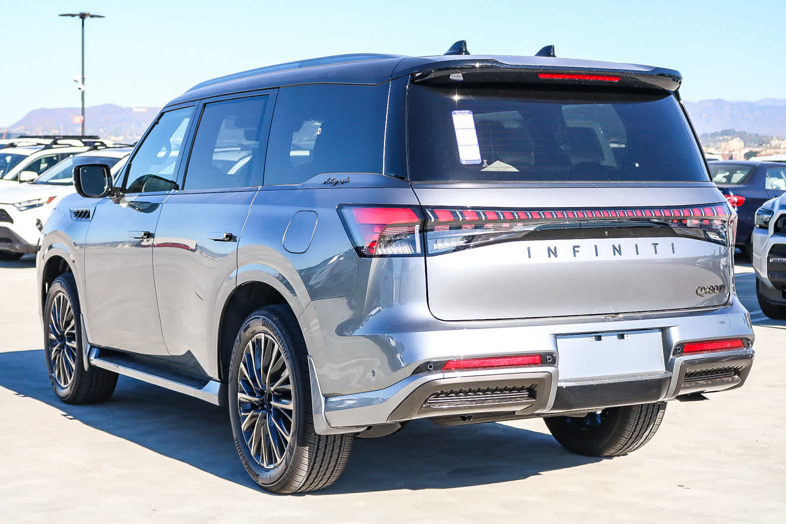 Thumbnail: 2026 INFINITI QX80 - 8