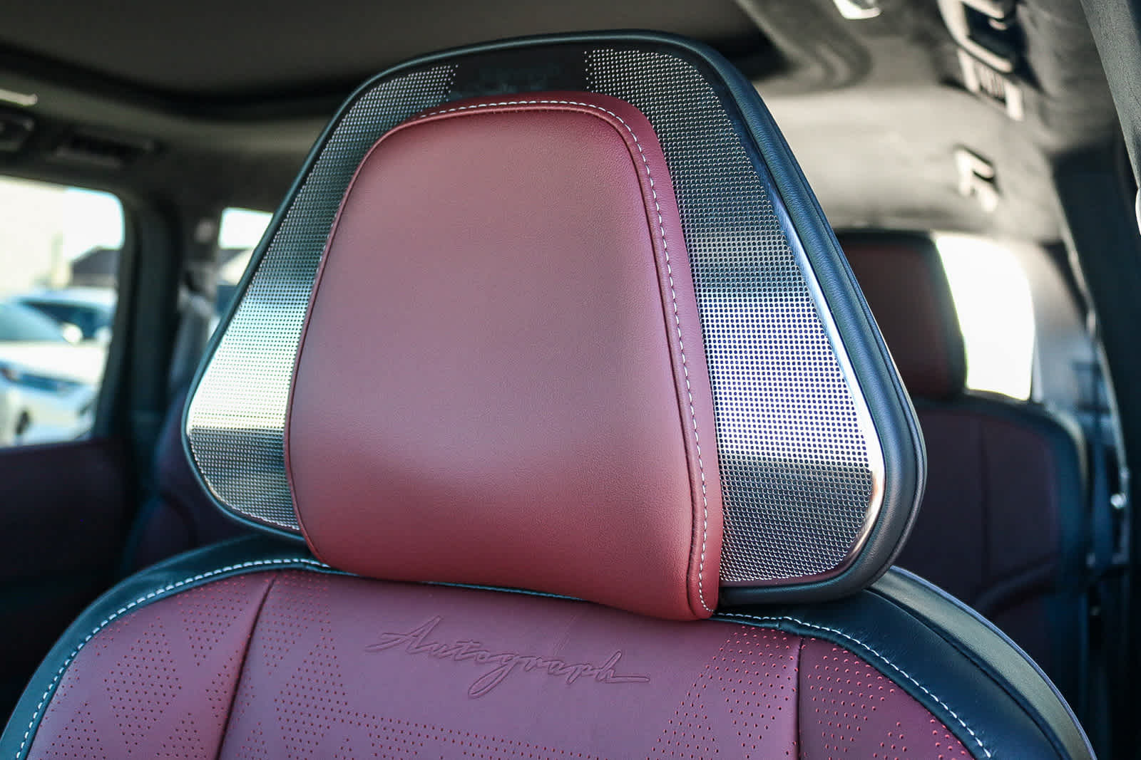 Thumbnail: 2026 INFINITI QX80 - 28