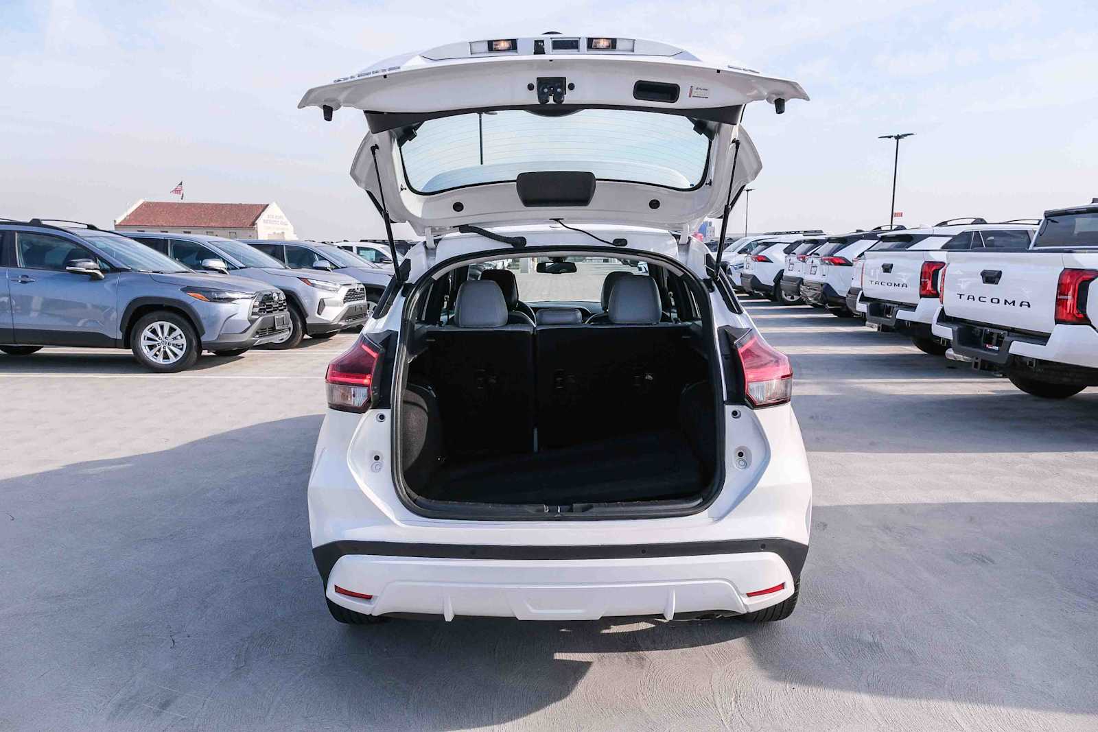 Thumbnail: 2022 Nissan Kicks - 27