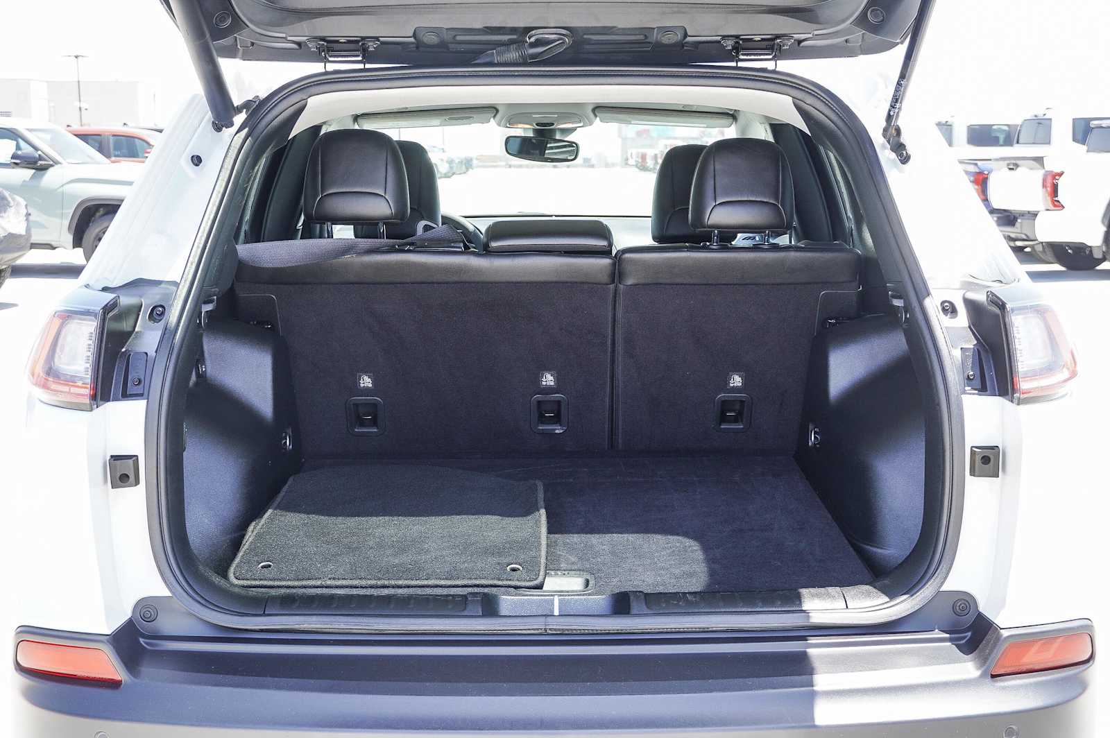 Thumbnail: 2023 Jeep Cherokee - 27