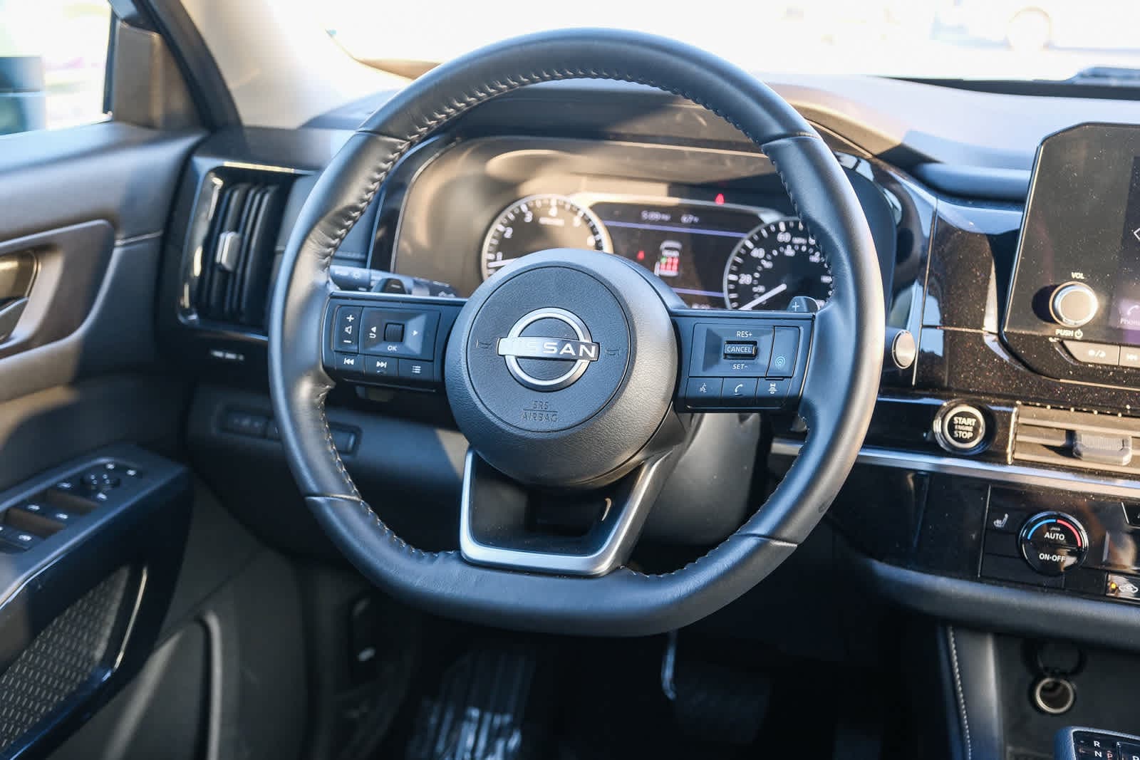 Thumbnail: 2024 Nissan Pathfinder - 17