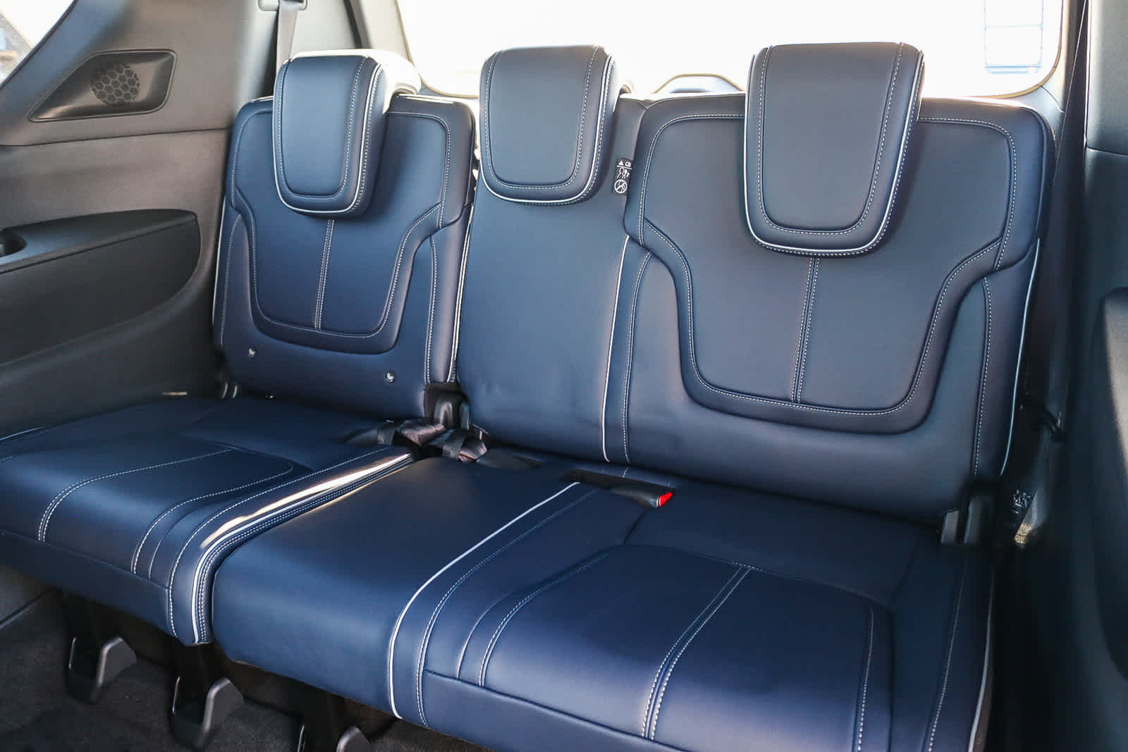 Thumbnail: 2026 INFINITI QX80 - 23