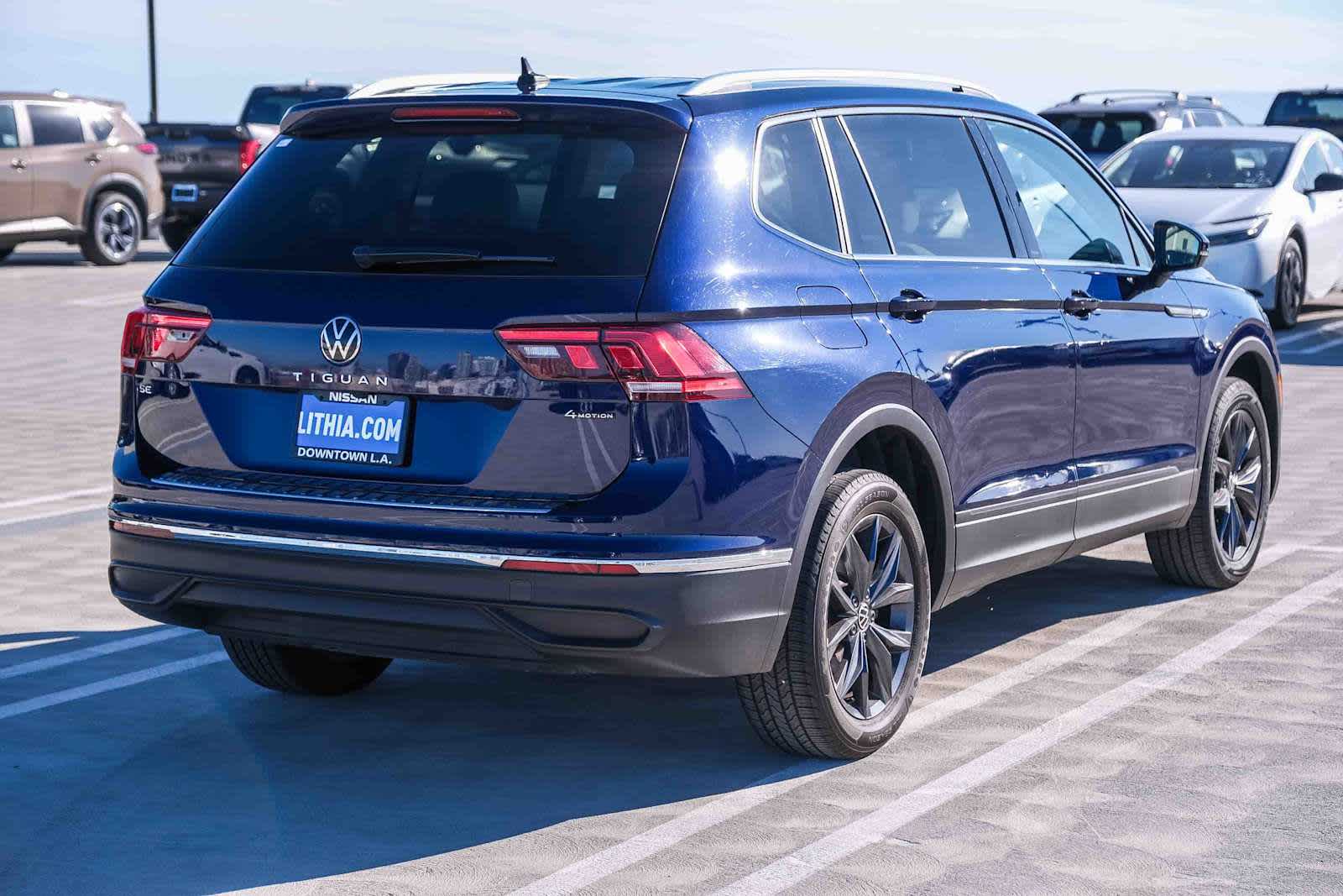 Thumbnail: 2022 Volkswagen Tiguan - 4