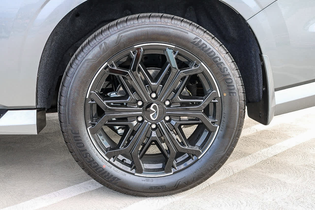 Thumbnail: 2026 INFINITI QX80 - 10