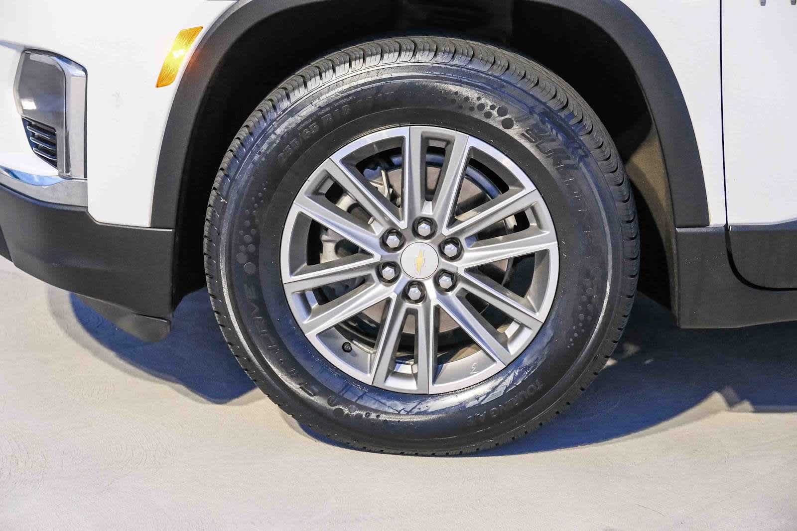 Thumbnail: 2023 Chevrolet Traverse - 10