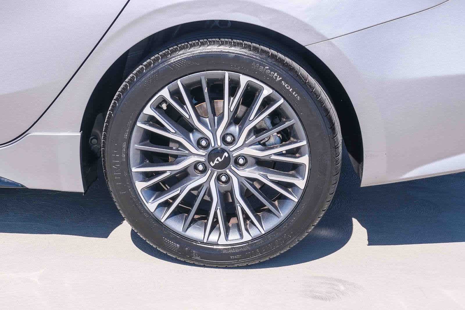 Thumbnail: 2023 Kia Forte - 9