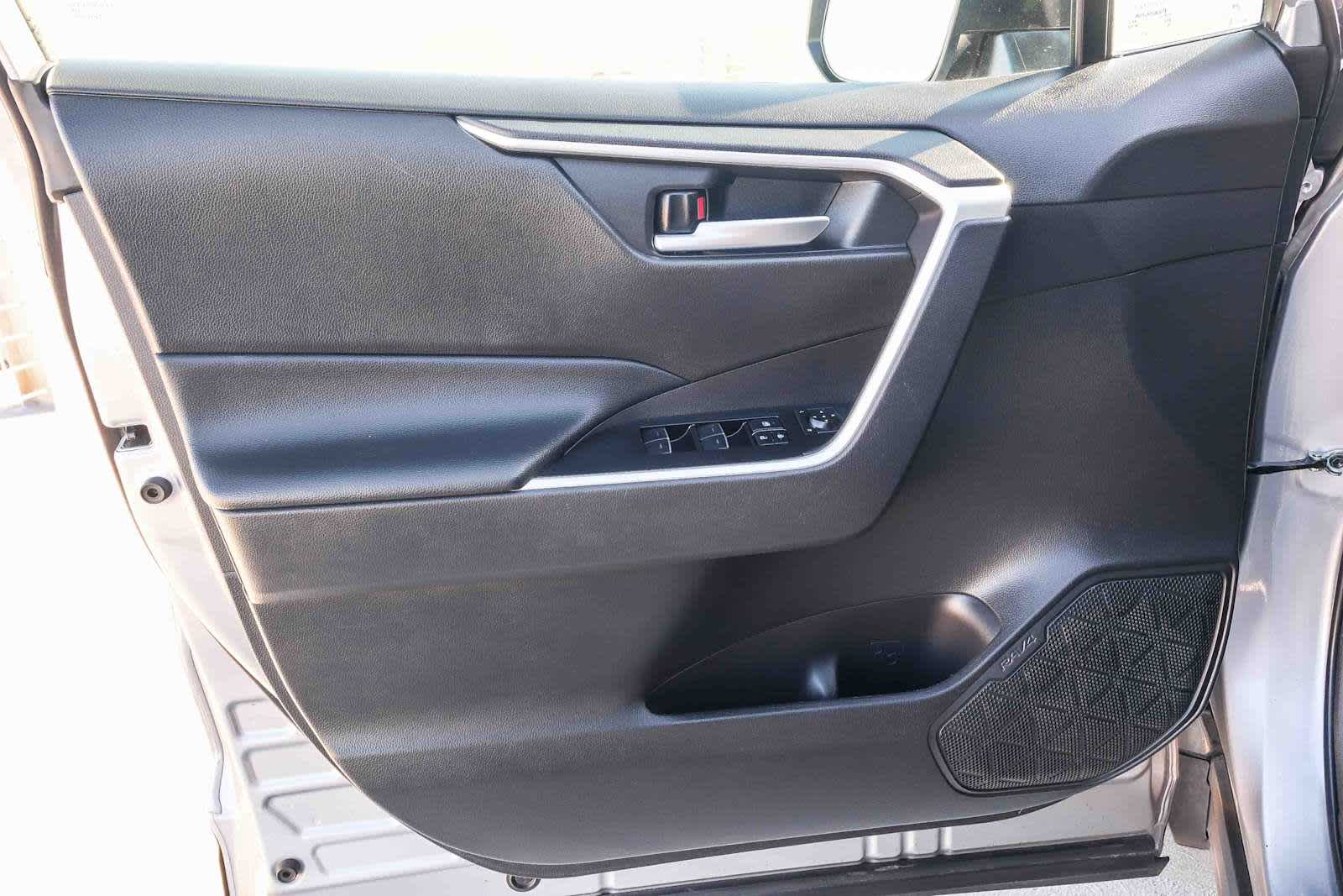 Thumbnail: 2025 Toyota RAV4 - 21