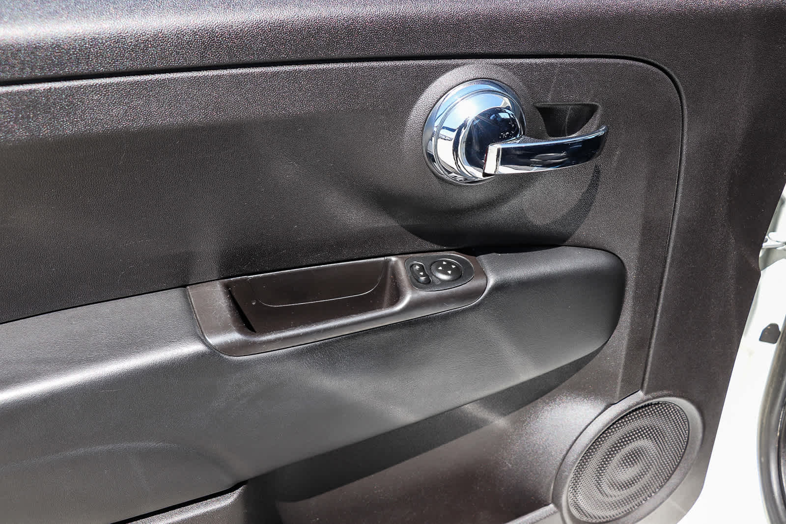 Thumbnail: 2016 Fiat 500e - 21