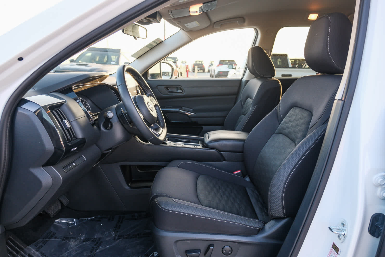 Thumbnail: 2024 Nissan Pathfinder - 20