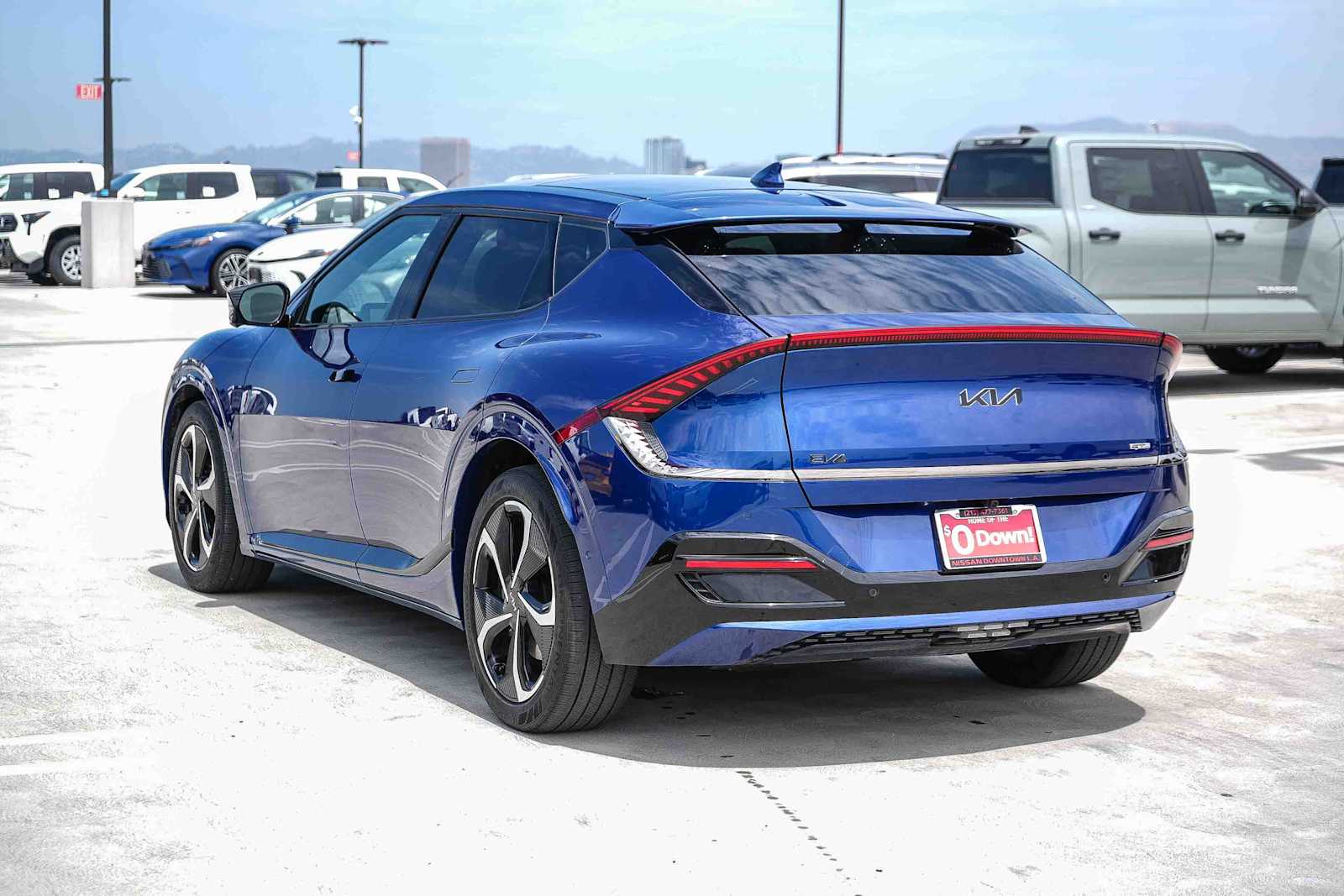 Thumbnail: 2022 Kia EV6 - 8