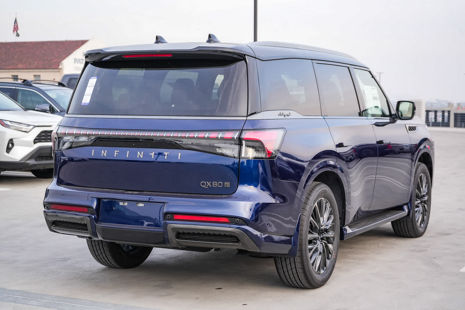 Thumbnail: 2026 INFINITI QX80 - 6