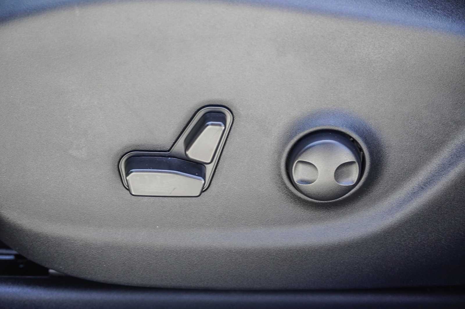 Thumbnail: 2023 Jeep Cherokee - 21