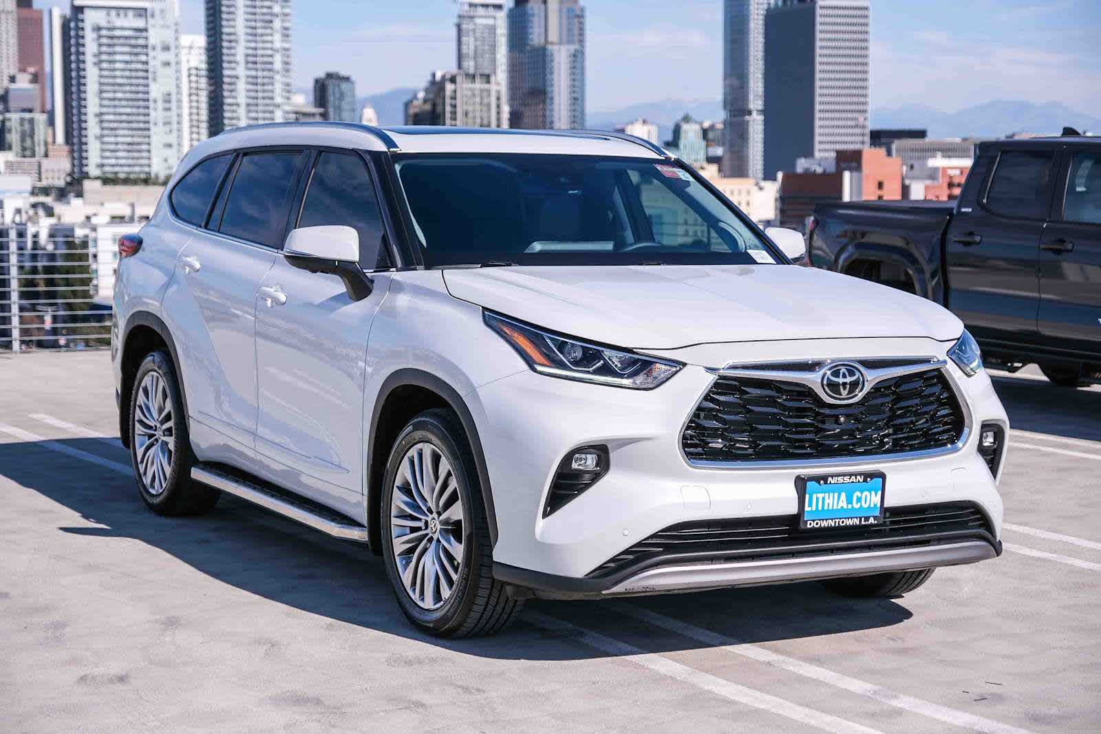 Thumbnail: 2023 Toyota Highlander - 4