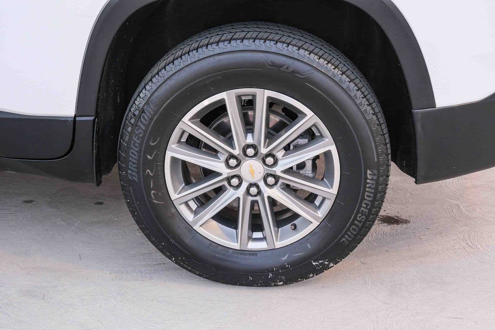 Thumbnail: 2023 Chevrolet Traverse - 10