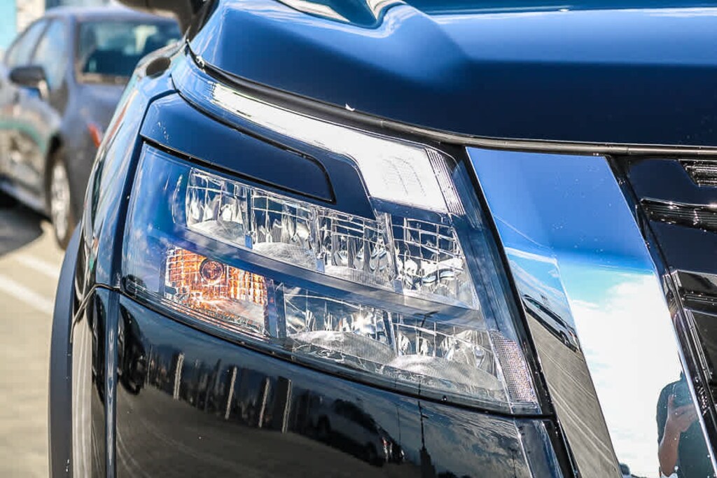 New 2025 Nissan Pathfinder SV SUV