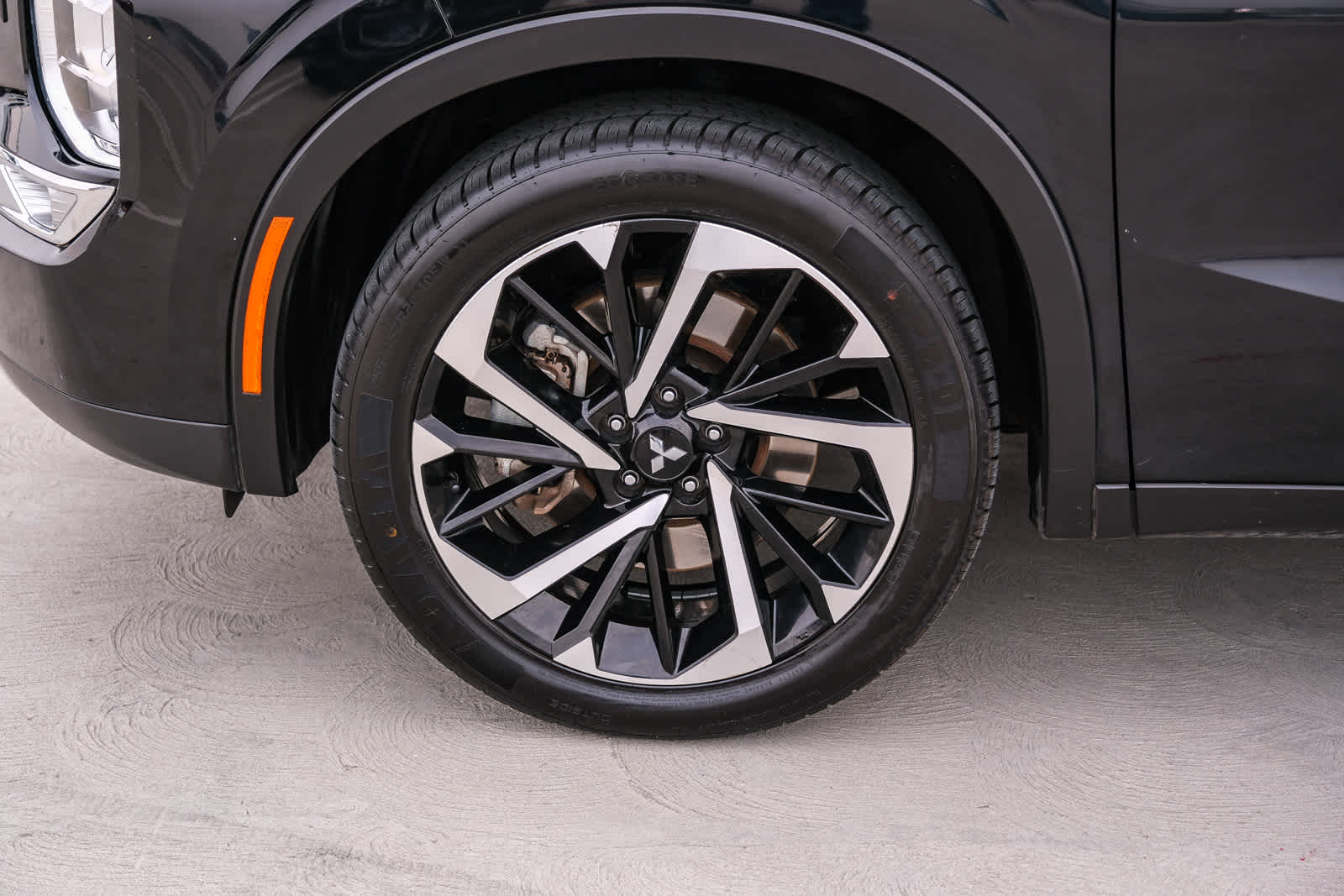 Thumbnail: 2024 Mitsubishi Outlander - 10