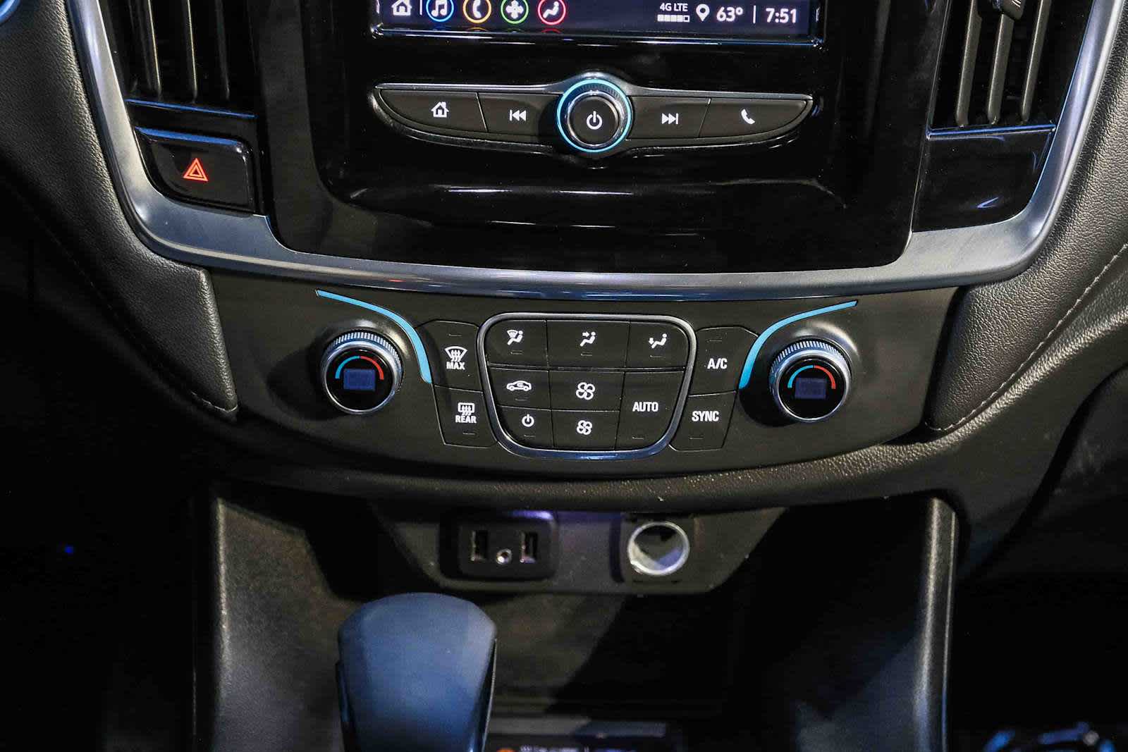 Thumbnail: 2023 Chevrolet Traverse - 16