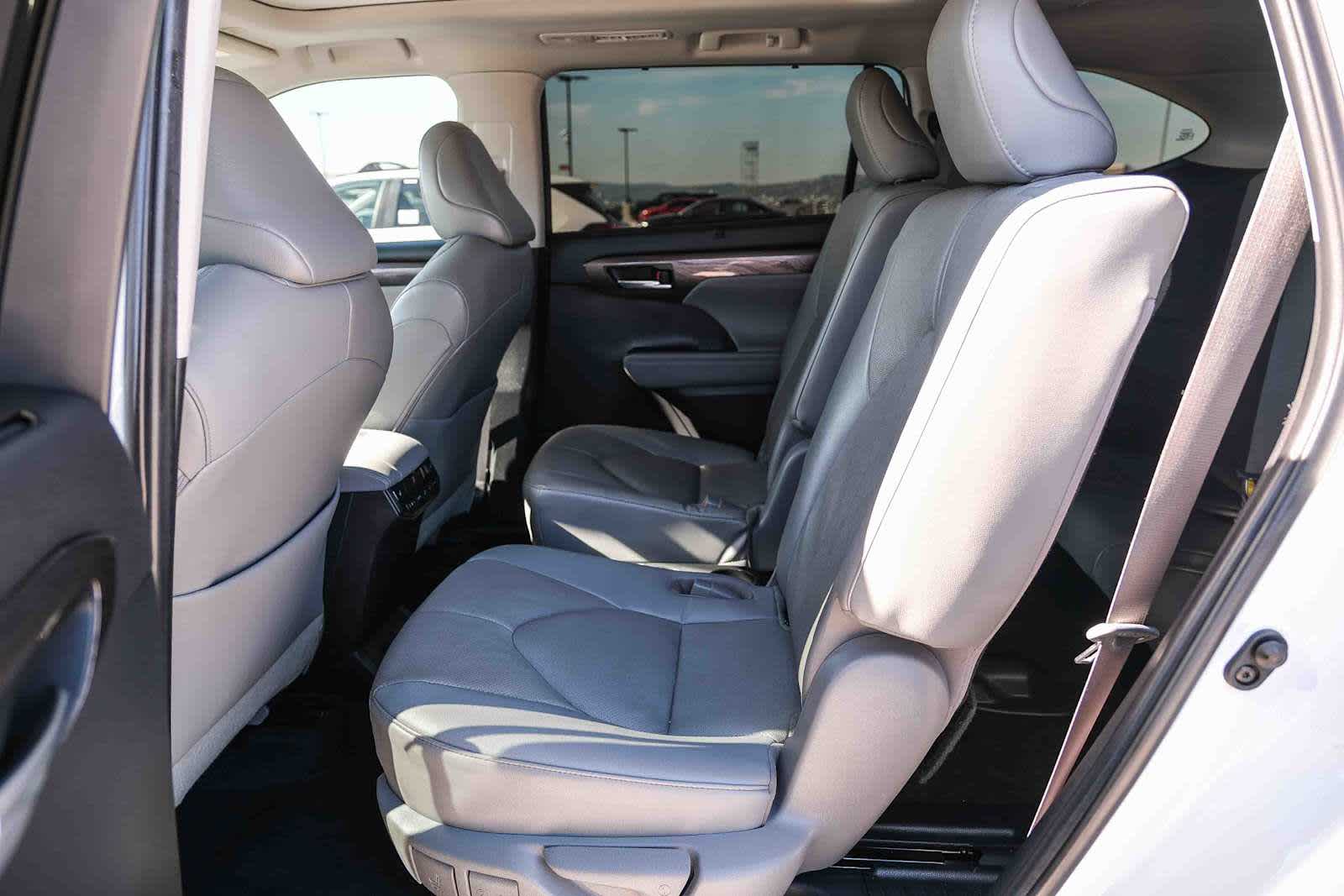 Thumbnail: 2023 Toyota Highlander - 18