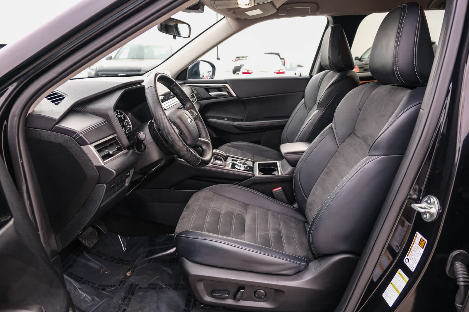 Thumbnail: 2024 Mitsubishi Outlander - 21