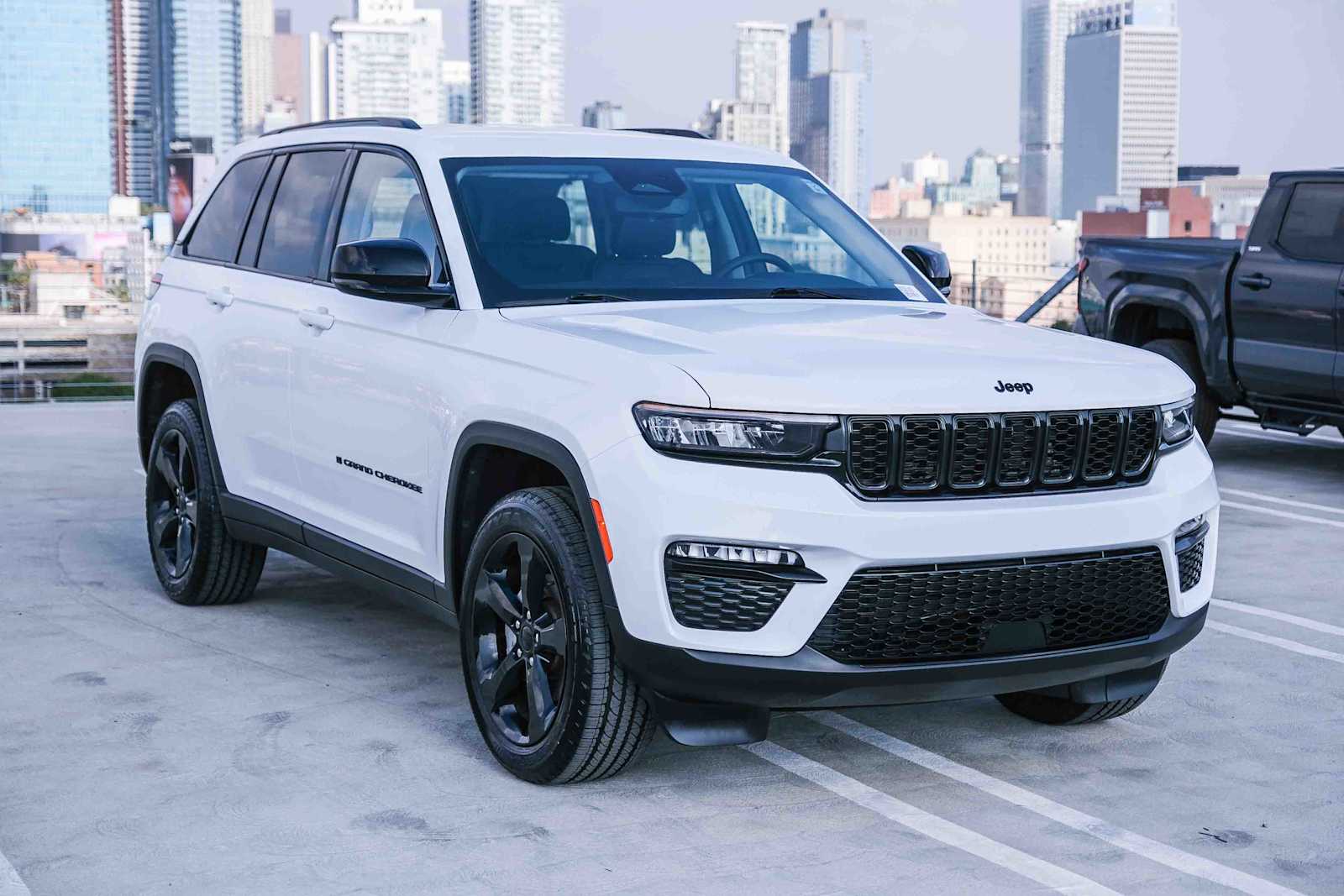 Thumbnail: 2023 Jeep Grand Cherokee - 3