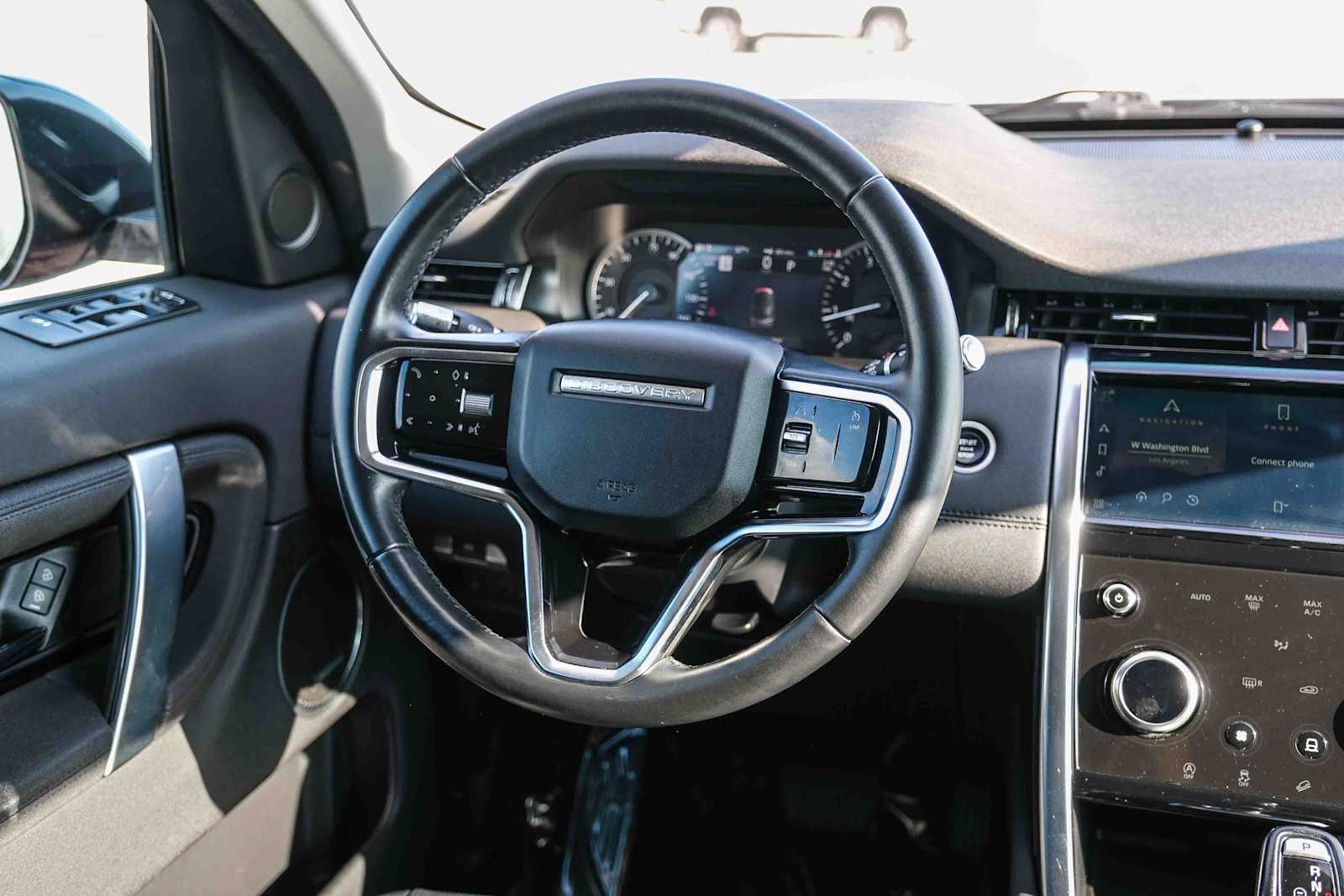 Thumbnail: 2021 Land Rover Discovery Sport - 16