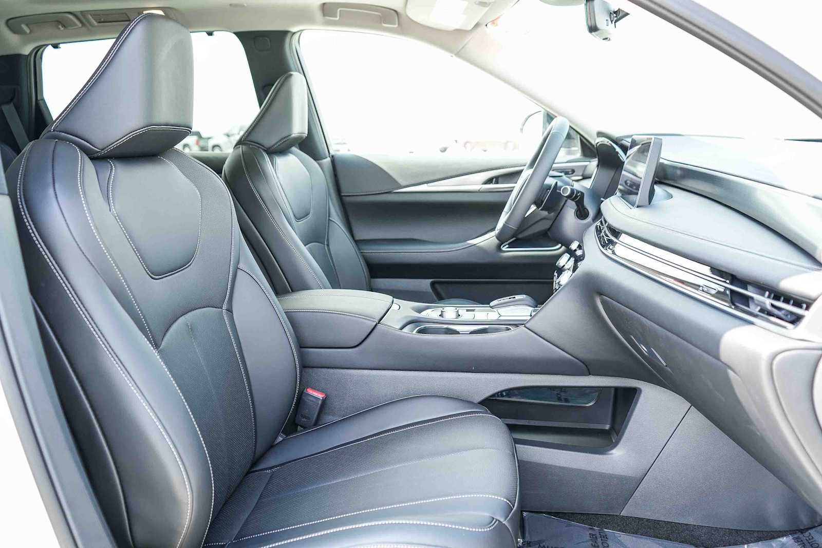 Thumbnail: 2026 INFINITI QX60 - 18