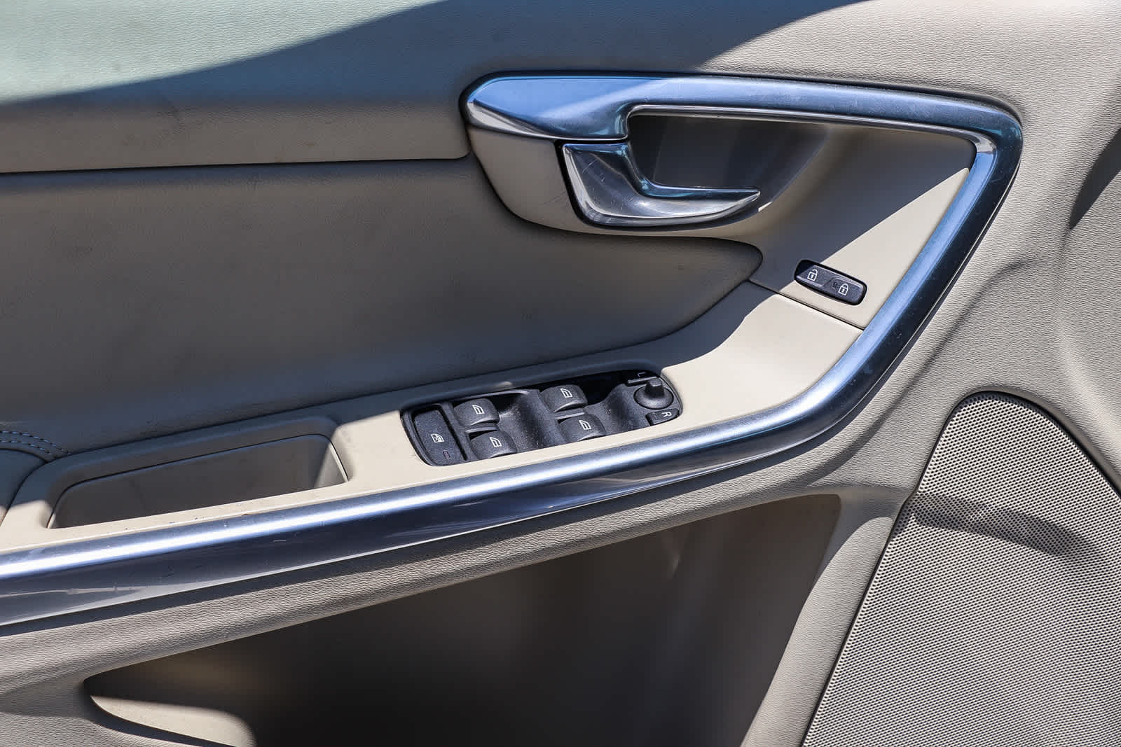 Thumbnail: 2015 Volvo S60 - 19