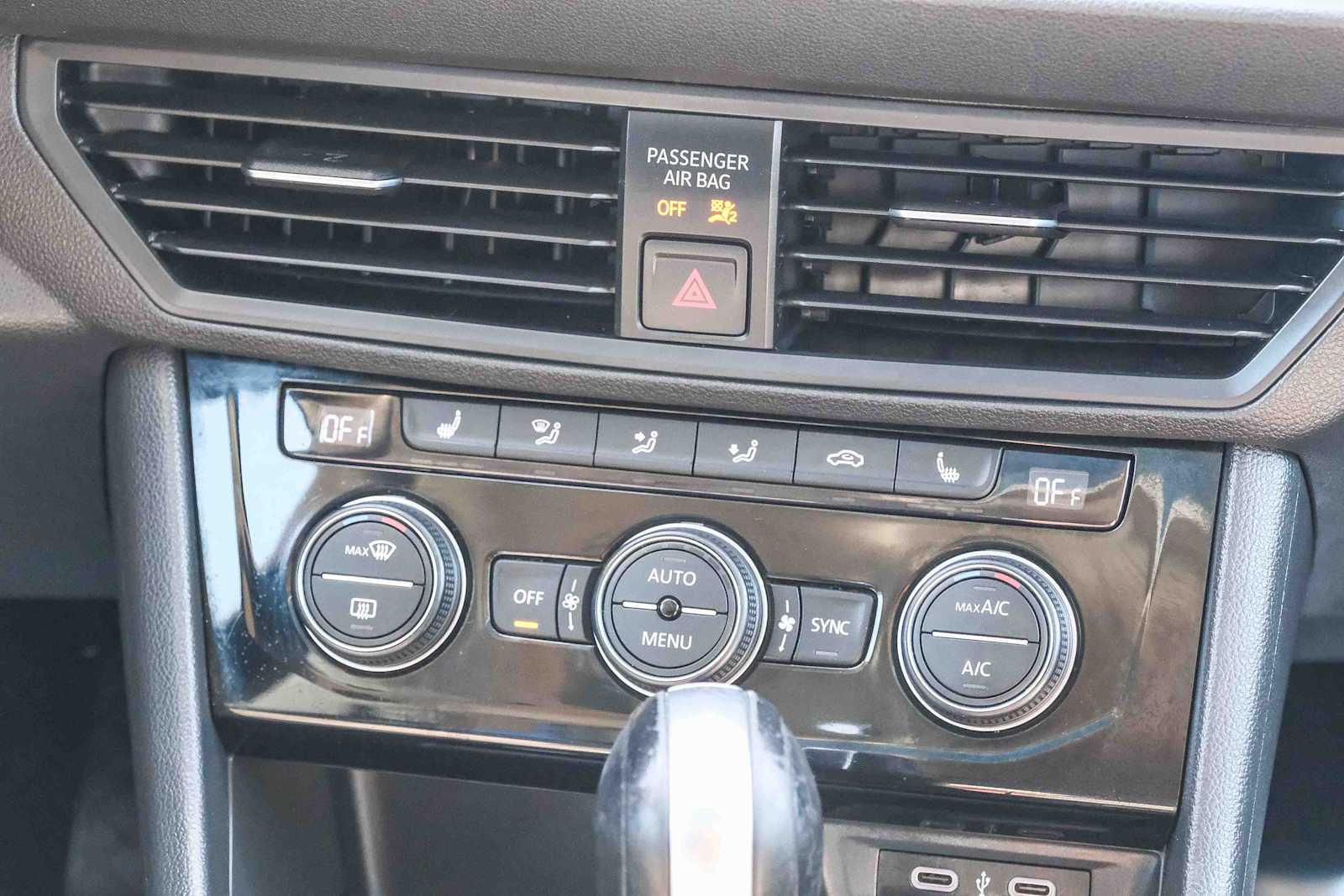 Thumbnail: 2021 Volkswagen Jetta - 16