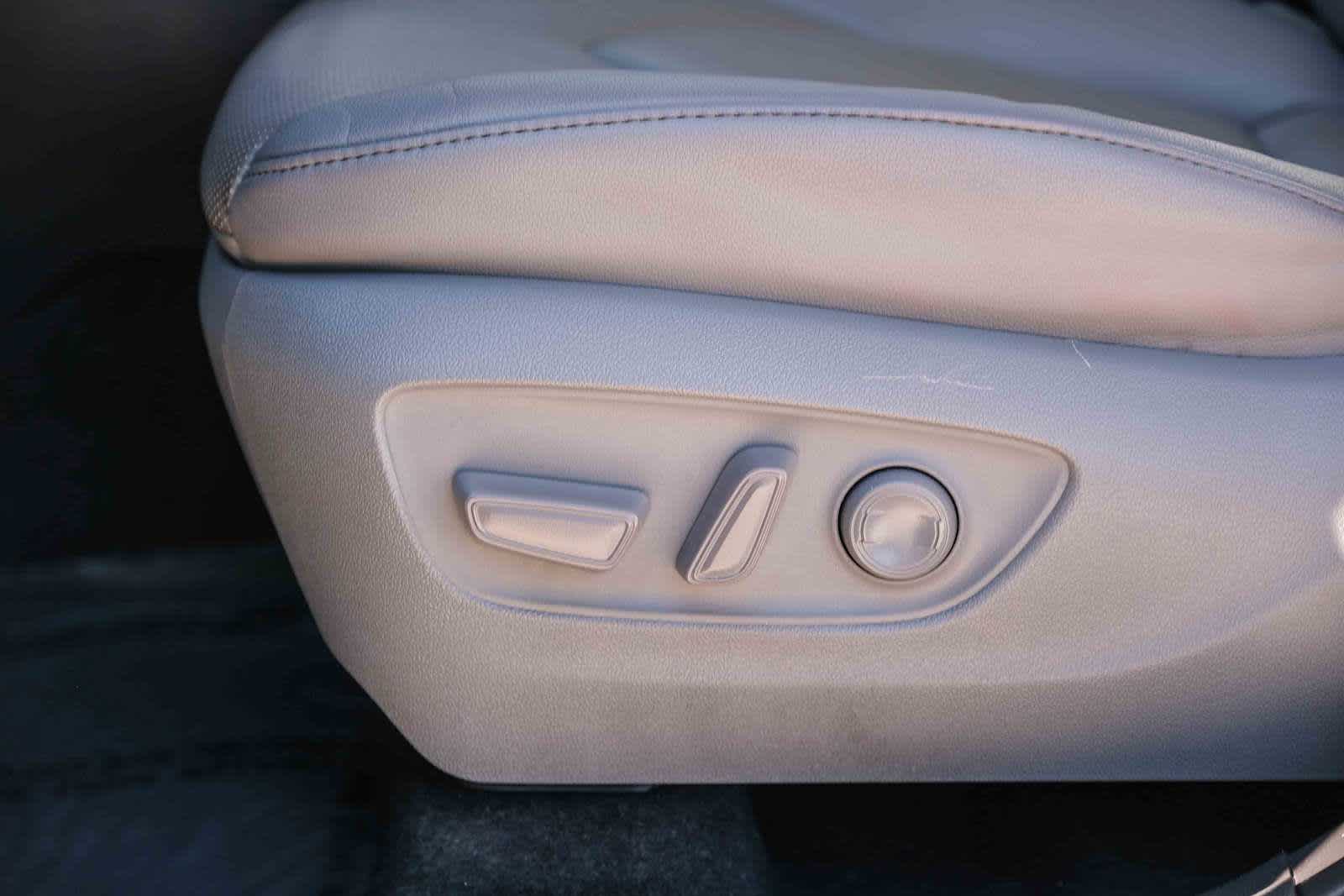 Thumbnail: 2023 Toyota Highlander - 23