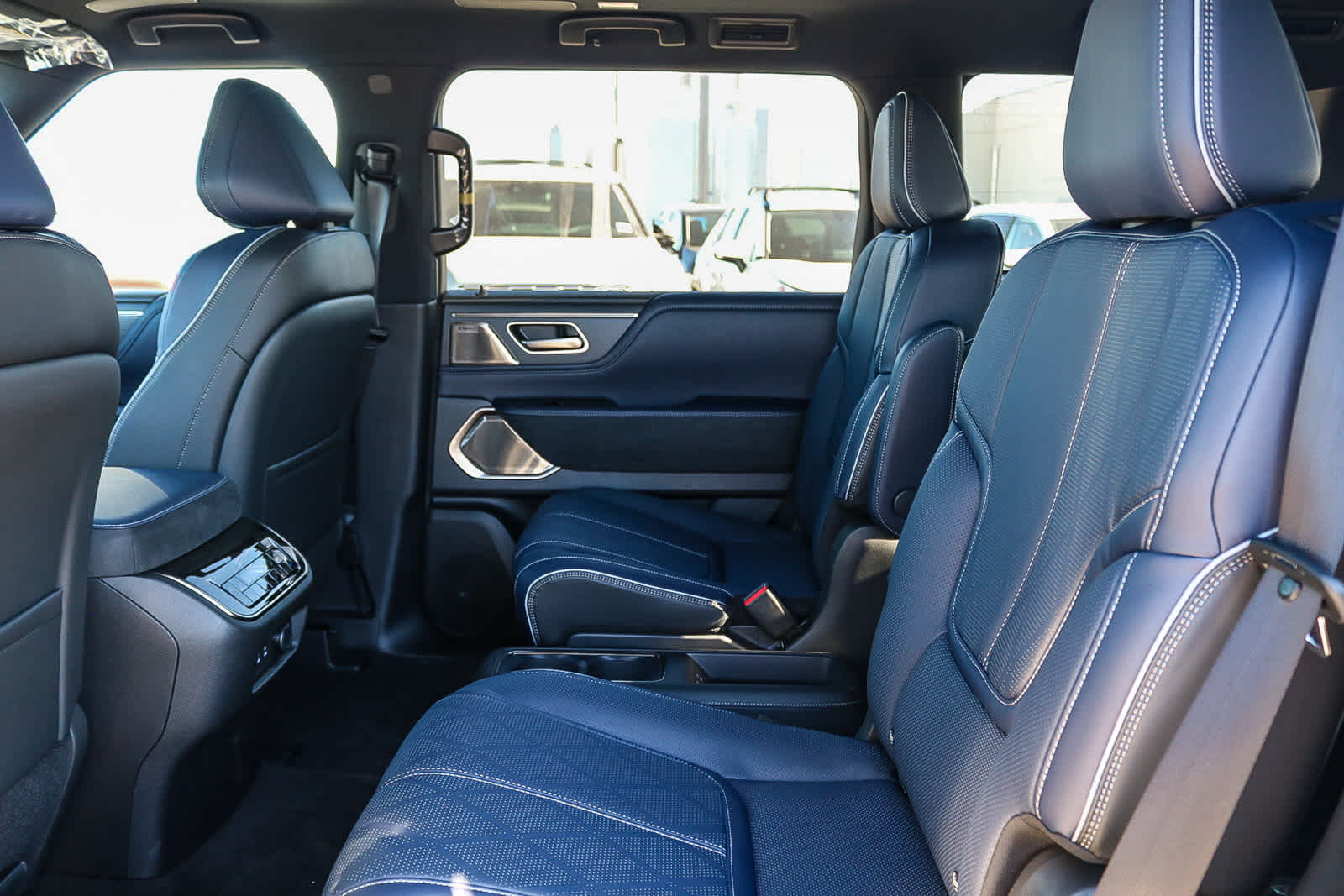 Thumbnail: 2026 INFINITI QX80 - 22