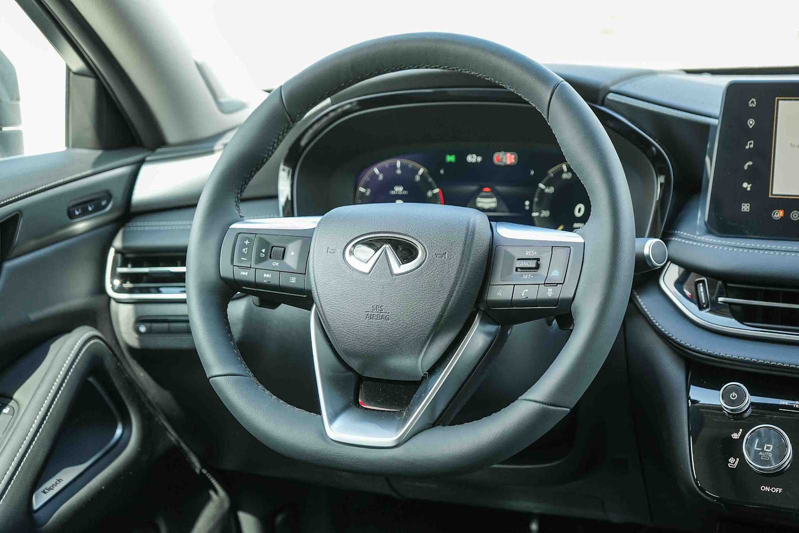 Thumbnail: 2026 INFINITI QX60 - 17