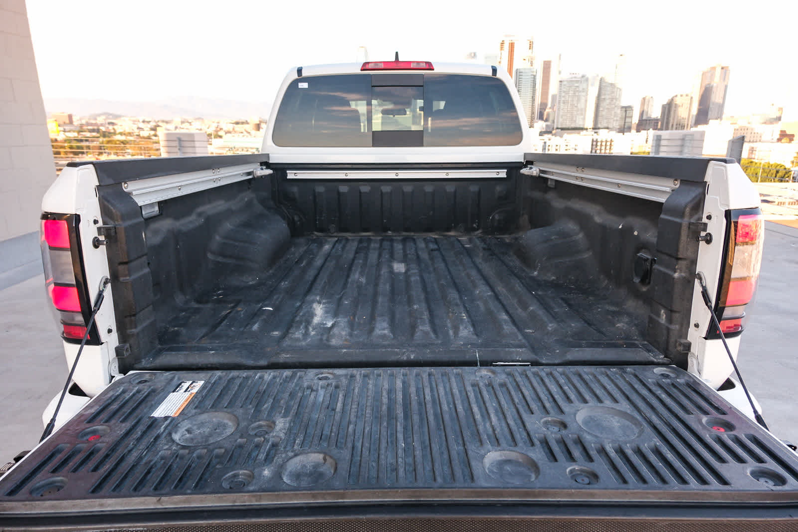 Thumbnail: 2023 Nissan Frontier - 26