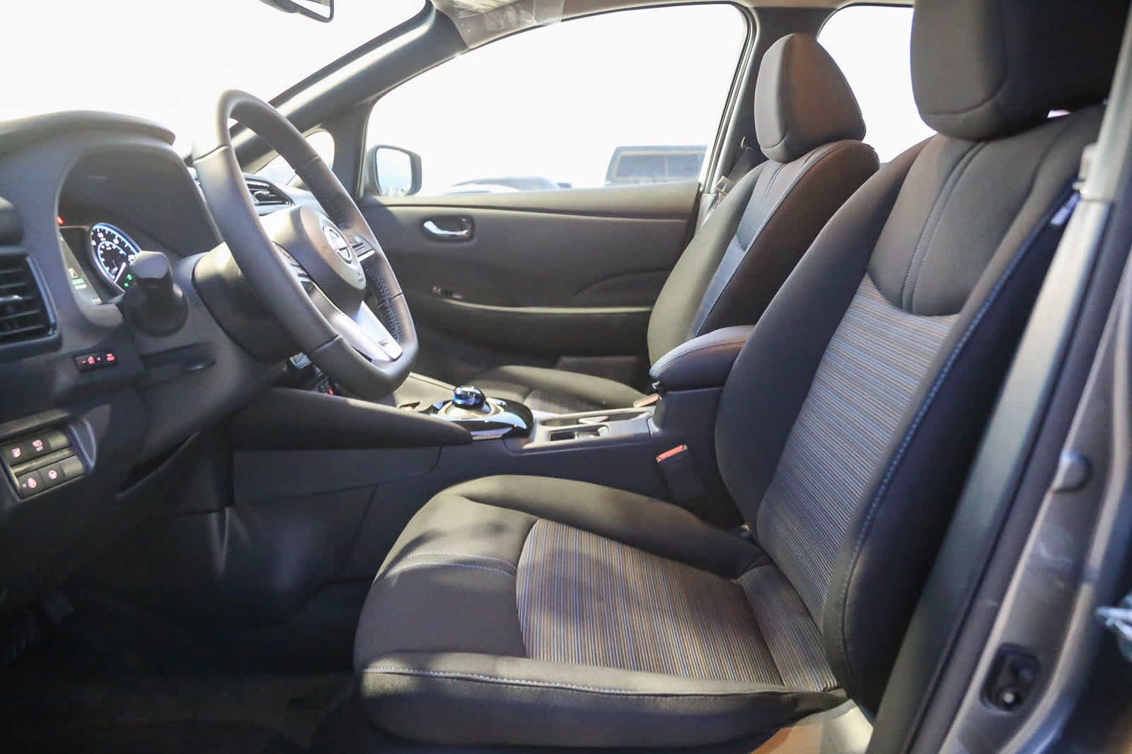 Thumbnail: 2025 Nissan Leaf - 19