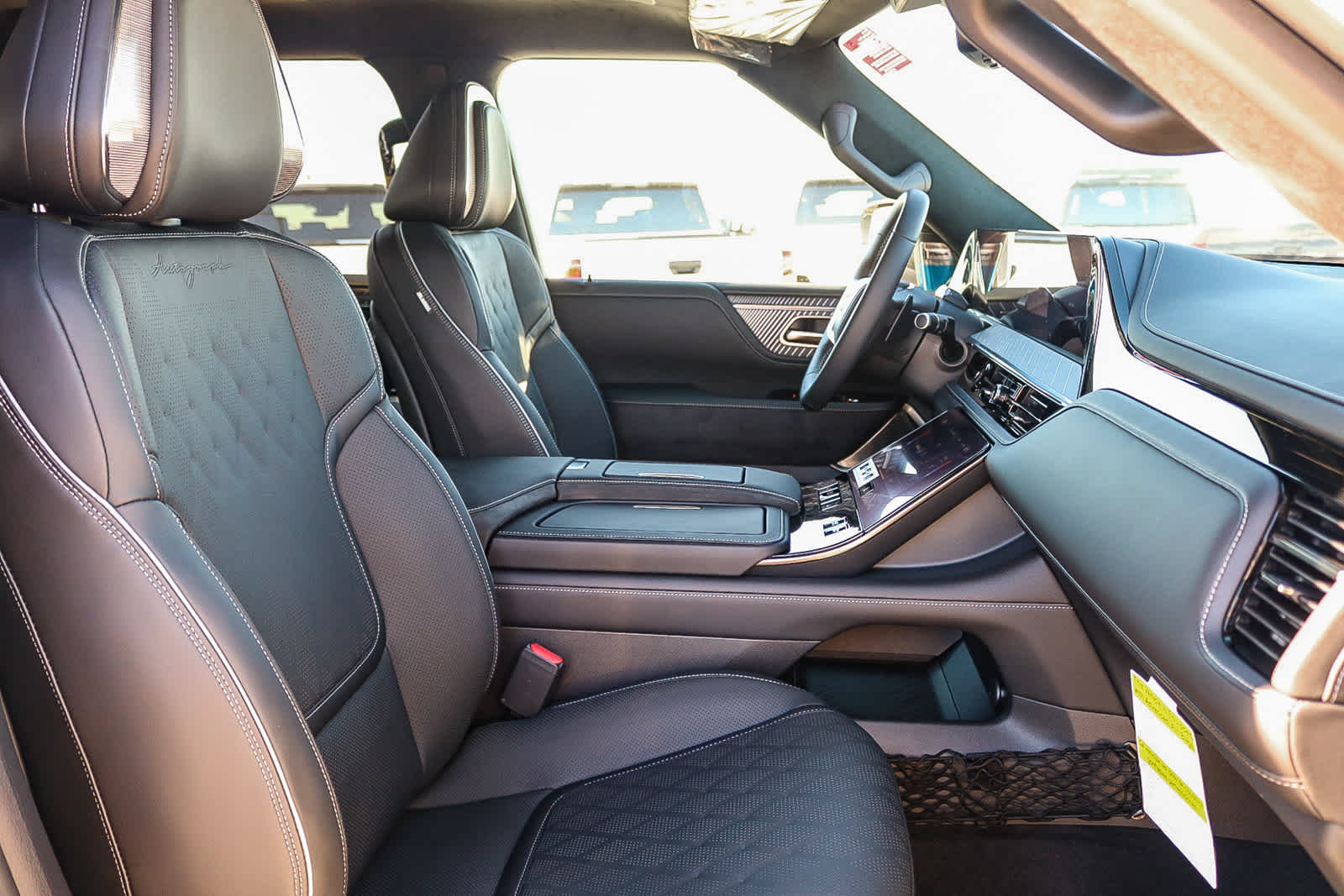 Thumbnail: 2026 INFINITI QX80 - 18