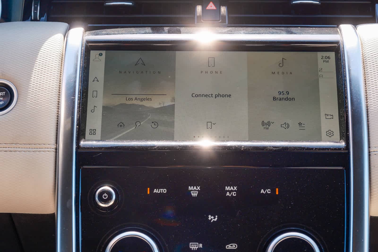 Thumbnail: 2021 Land Rover Discovery Sport - 15