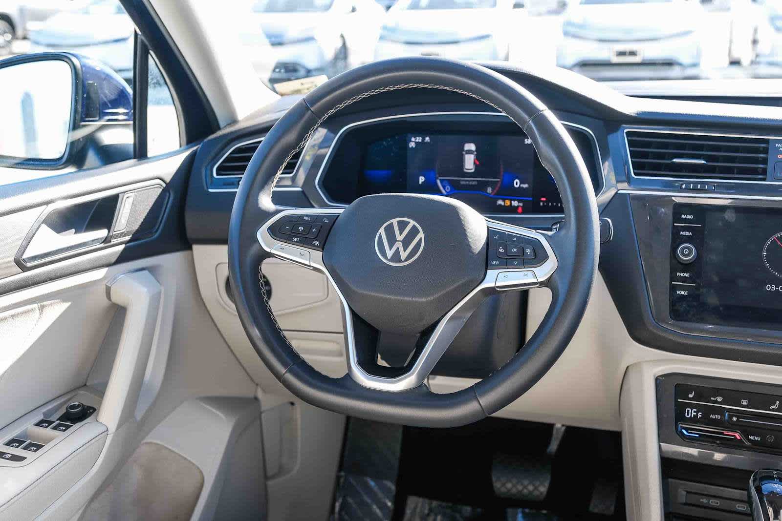 Thumbnail: 2022 Volkswagen Tiguan - 16