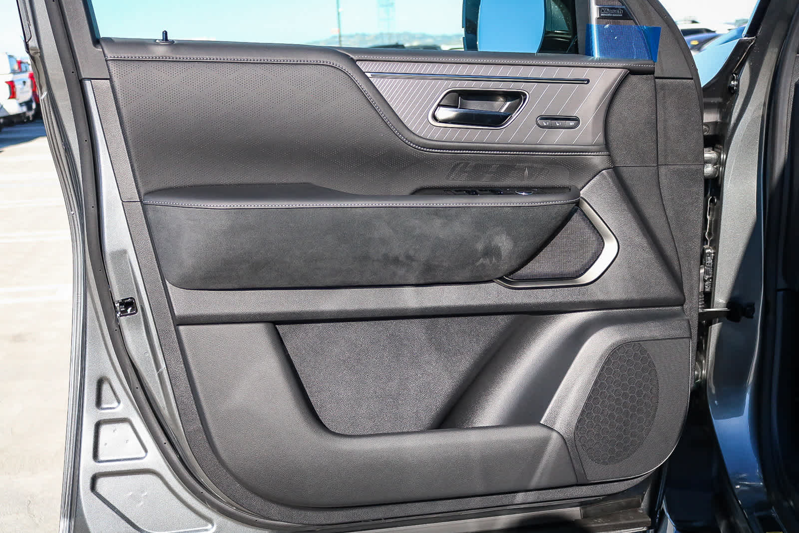 Thumbnail: 2026 INFINITI QX80 - 24