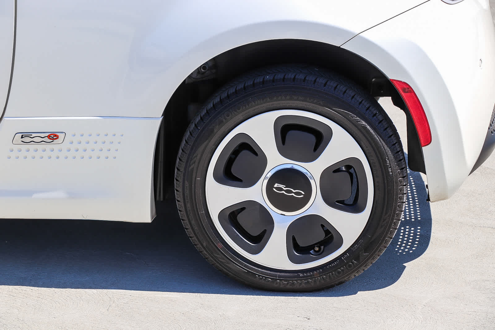 Thumbnail: 2016 Fiat 500e - 12